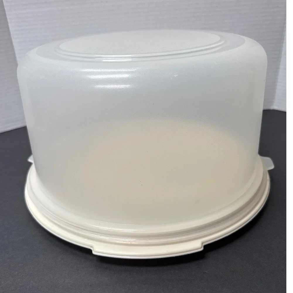 Rubbermaid Servin Saver Vintage Cake Taker Carrier Almond White 12 Inch 6.5 High